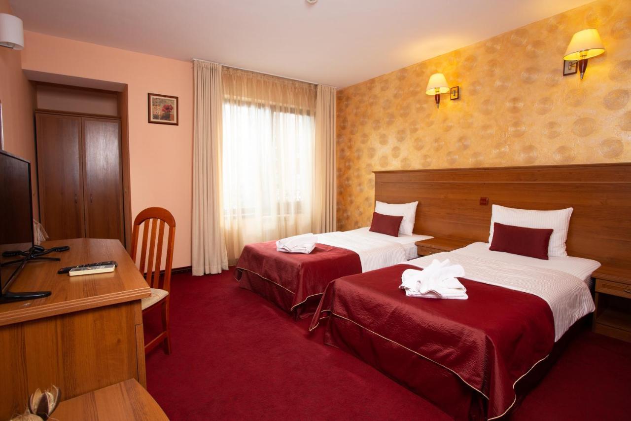 Contessa Hotel Shumen Exteriör bild
