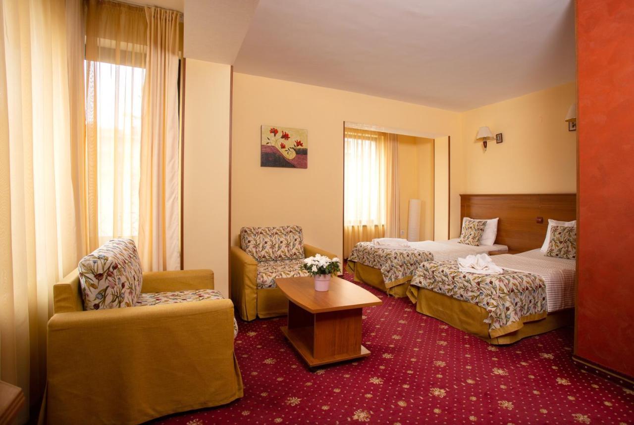 Contessa Hotel Shumen Exteriör bild