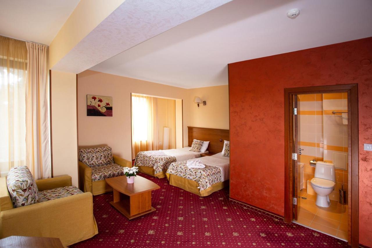Contessa Hotel Shumen Exteriör bild