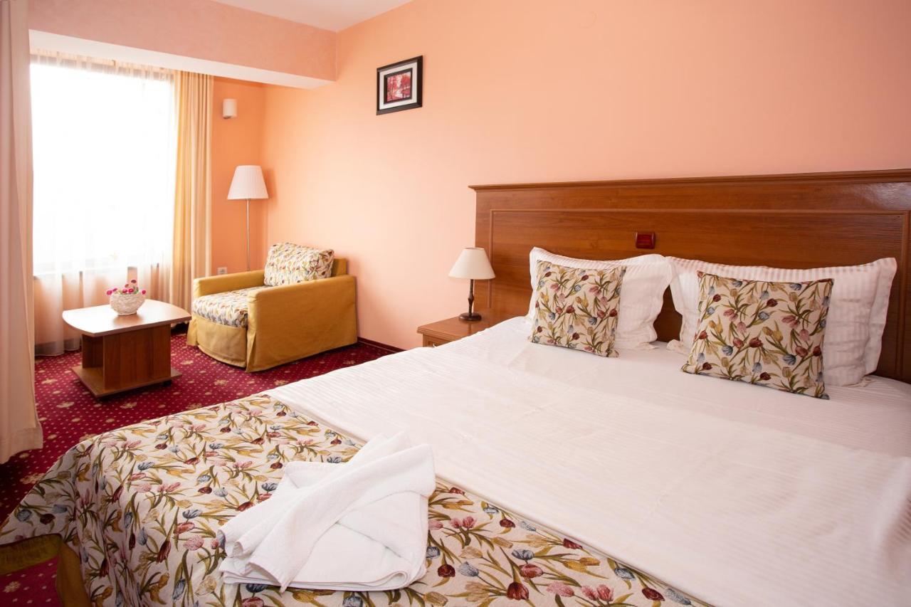Contessa Hotel Shumen Exteriör bild