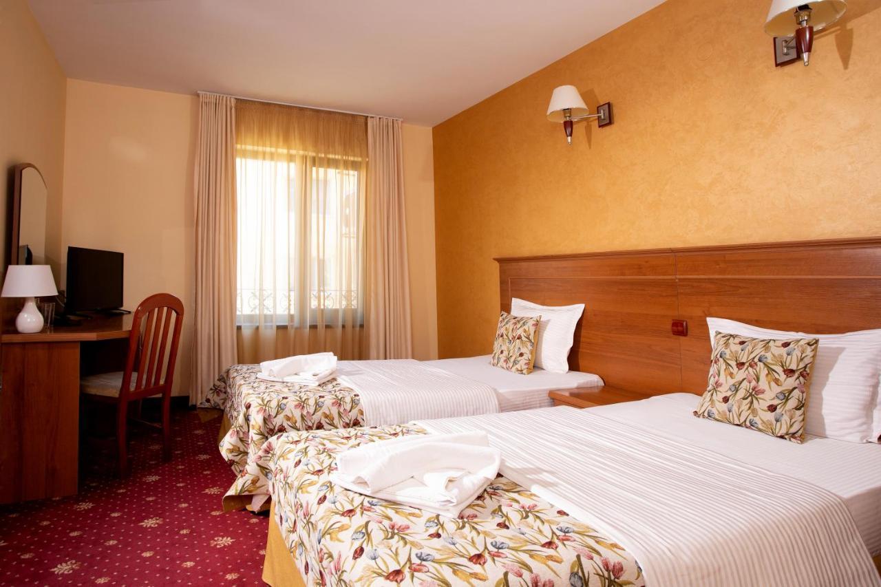 Contessa Hotel Shumen Exteriör bild