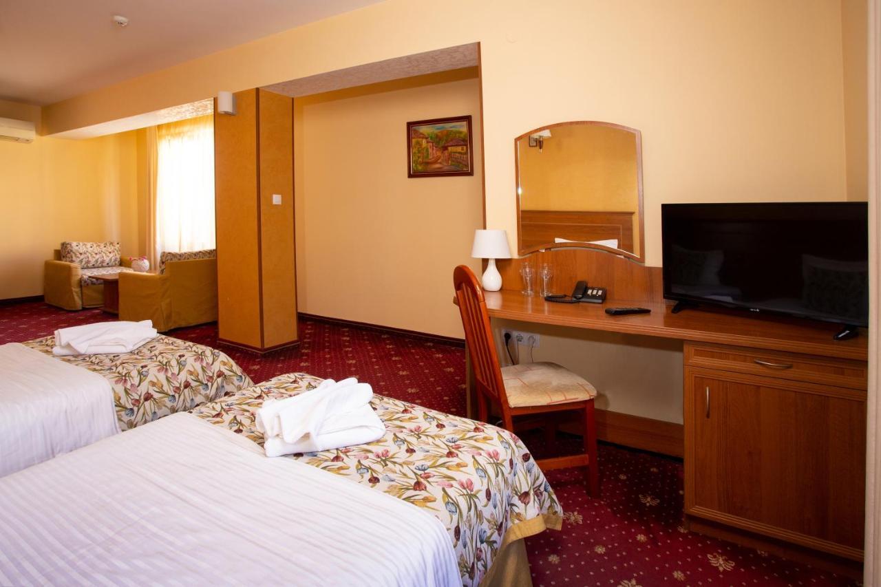 Contessa Hotel Shumen Exteriör bild