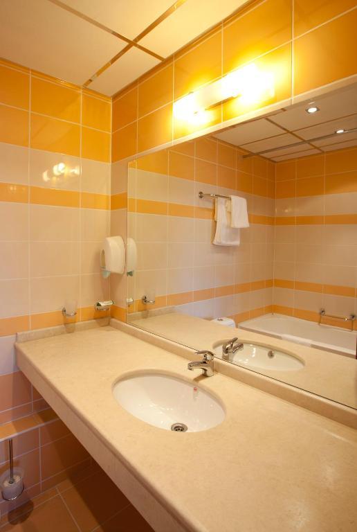 Contessa Hotel Shumen Exteriör bild